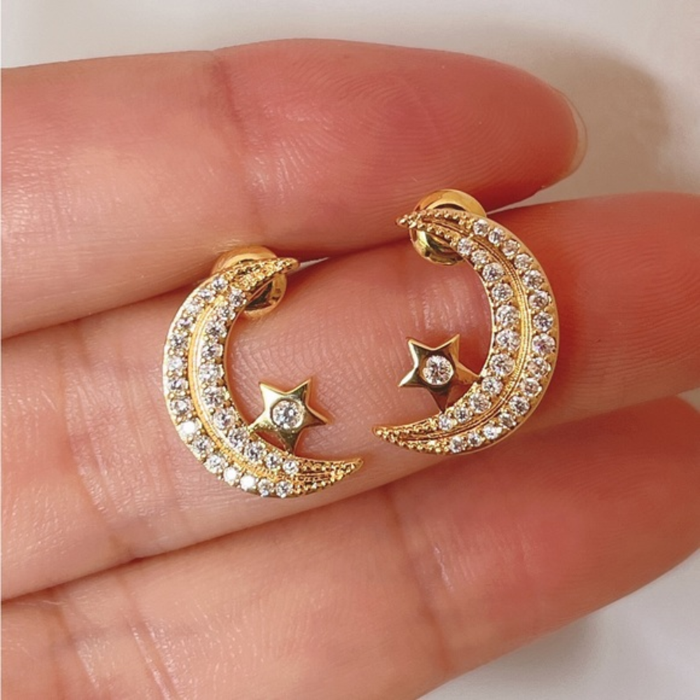 Gold plated star on moon ear studs